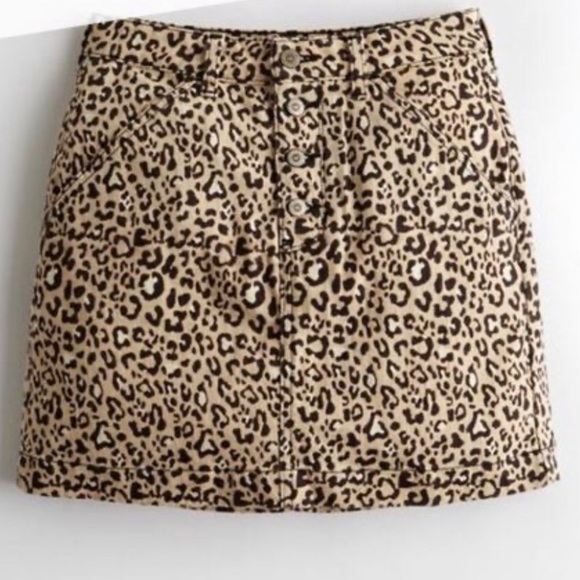 Hollister Ultra High Rise Leopard Denim Skirt - Picture 5 of 6